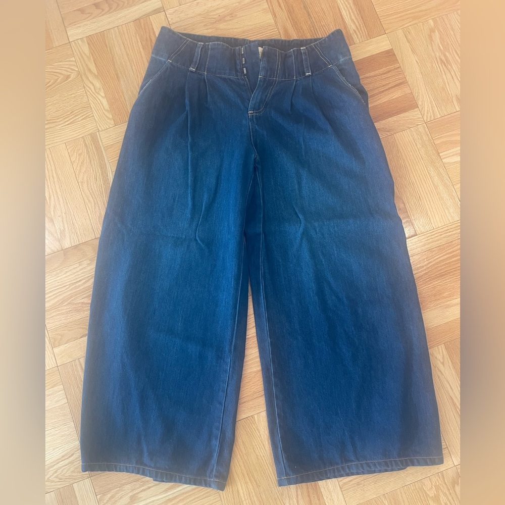 Alice + Olivia Low-Rise Double Pleat Wide Leg Jeans